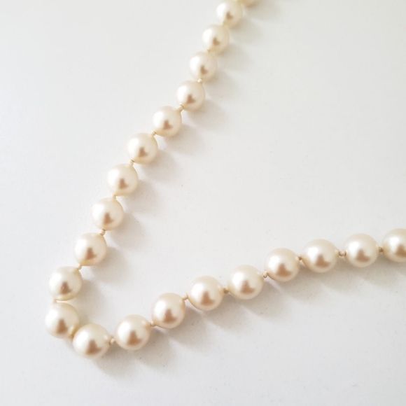 Faux Pearl Necklace - Picture 2 of 3